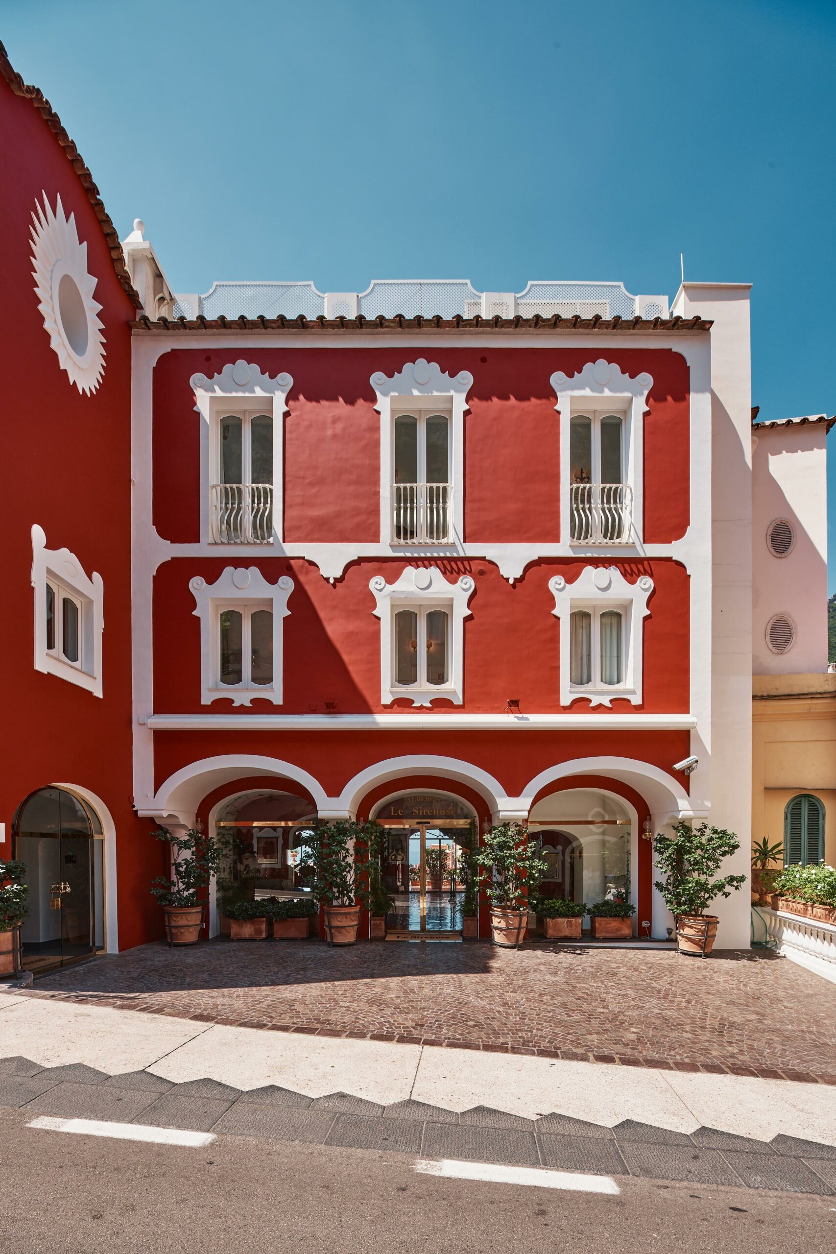 le-sirenuse-hotel-positano_exterior_roadside_0382